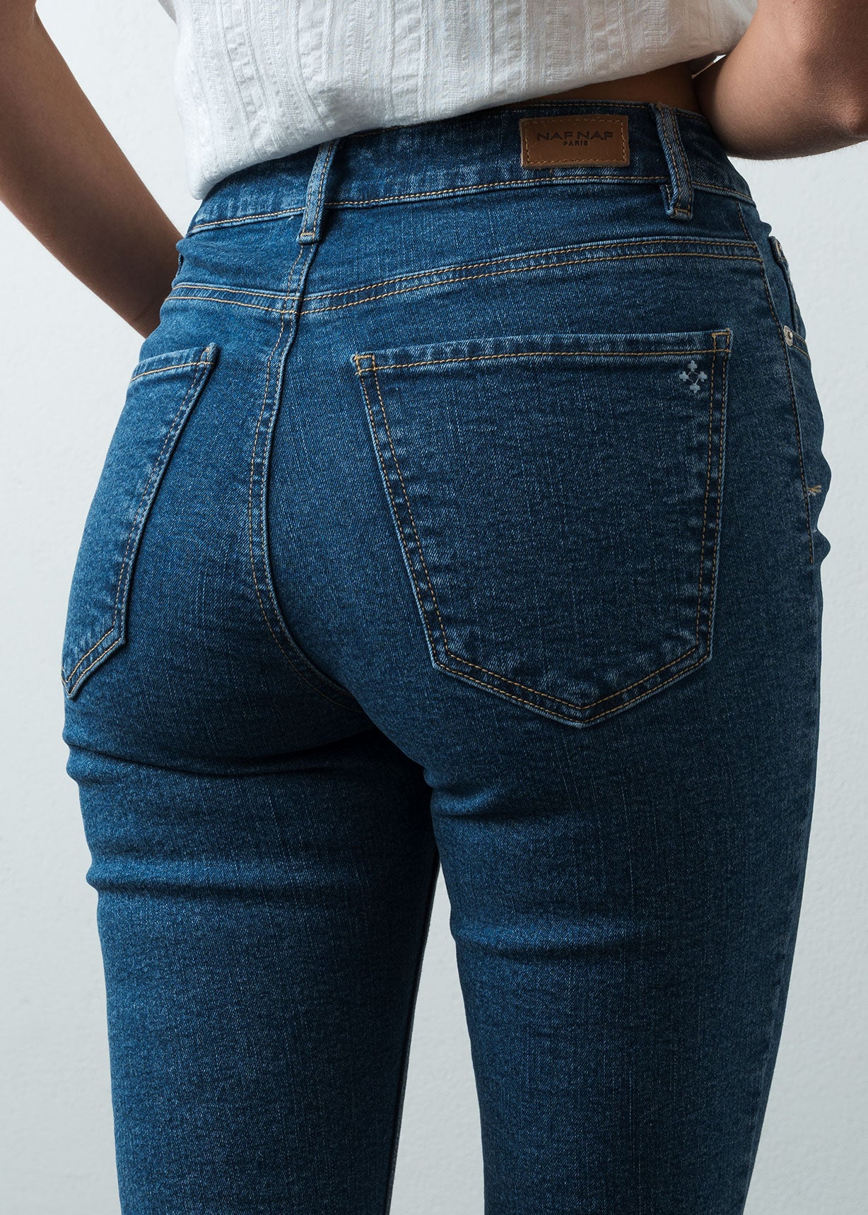 Jean Wide Leg tiro alto con apliques bordados - Azul 14_495G004_AZU183928_4