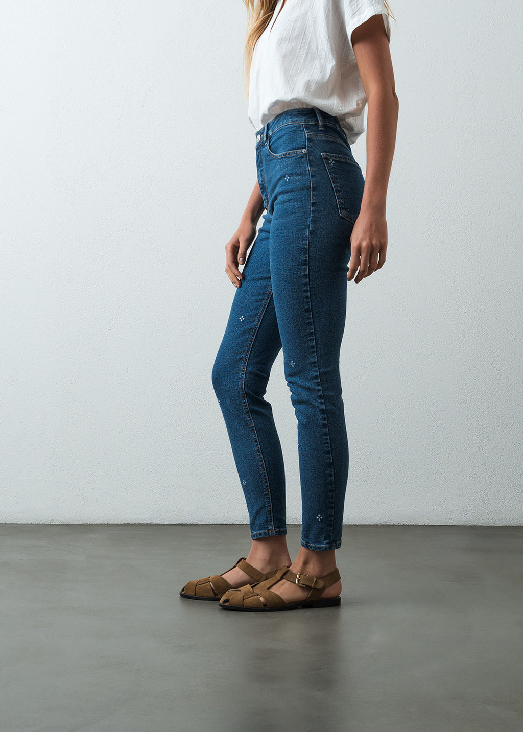 Jean Wide Leg tiro alto con apliques bordados - Azul 14_495G004_AZU183928_5