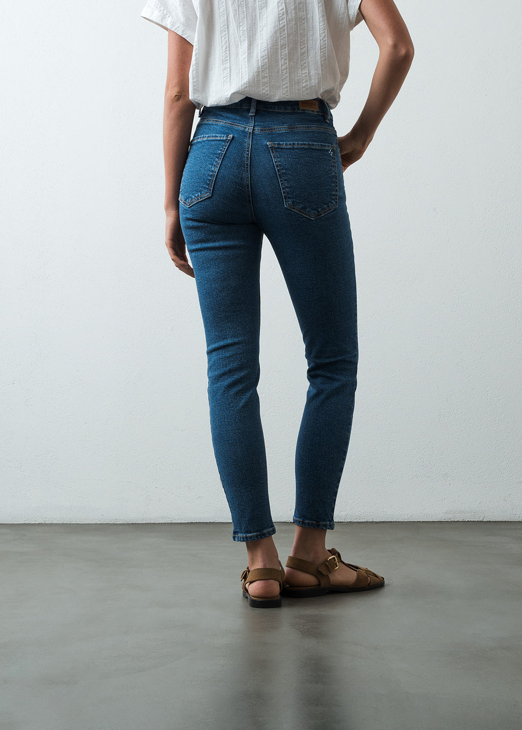 Jean Wide Leg tiro alto con apliques bordados - Azul 14_495G004_AZU183928_6