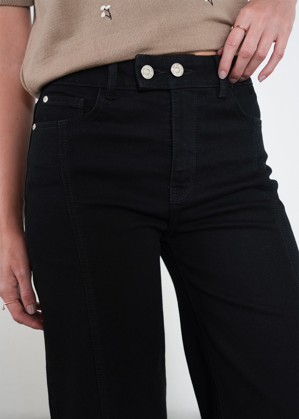 Jean Wide Leg con doble botón - Negro 14_495H005_NEG193909_7