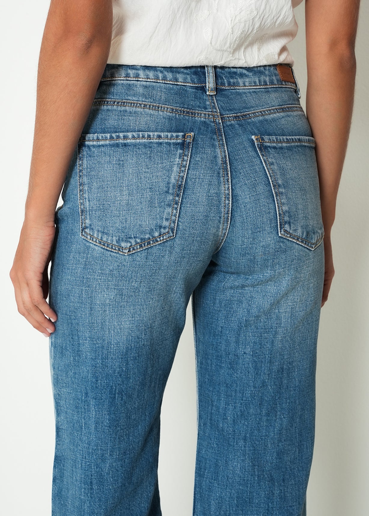 Jean straight tiro alto - Azul 14_495H013_AZU183928_6