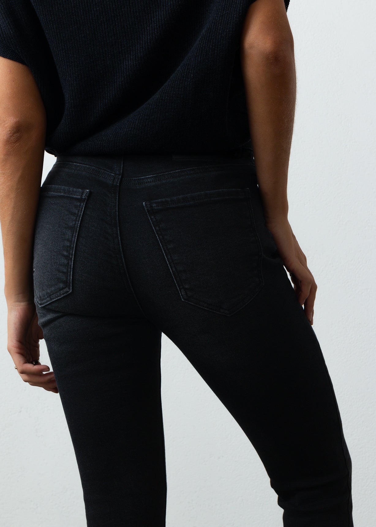 Jean Skinny en black denim - Negro 14_499F001_NEG193909_6