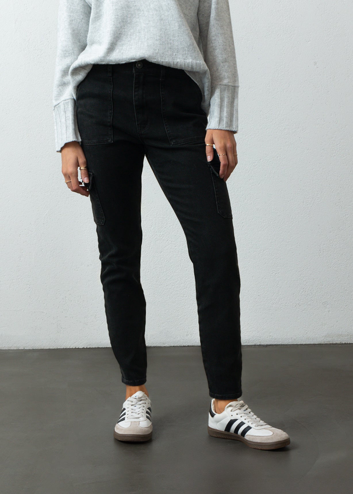 Jean Skinny con bolsillos de parche - Negro 14_499F305_NEG193909_0