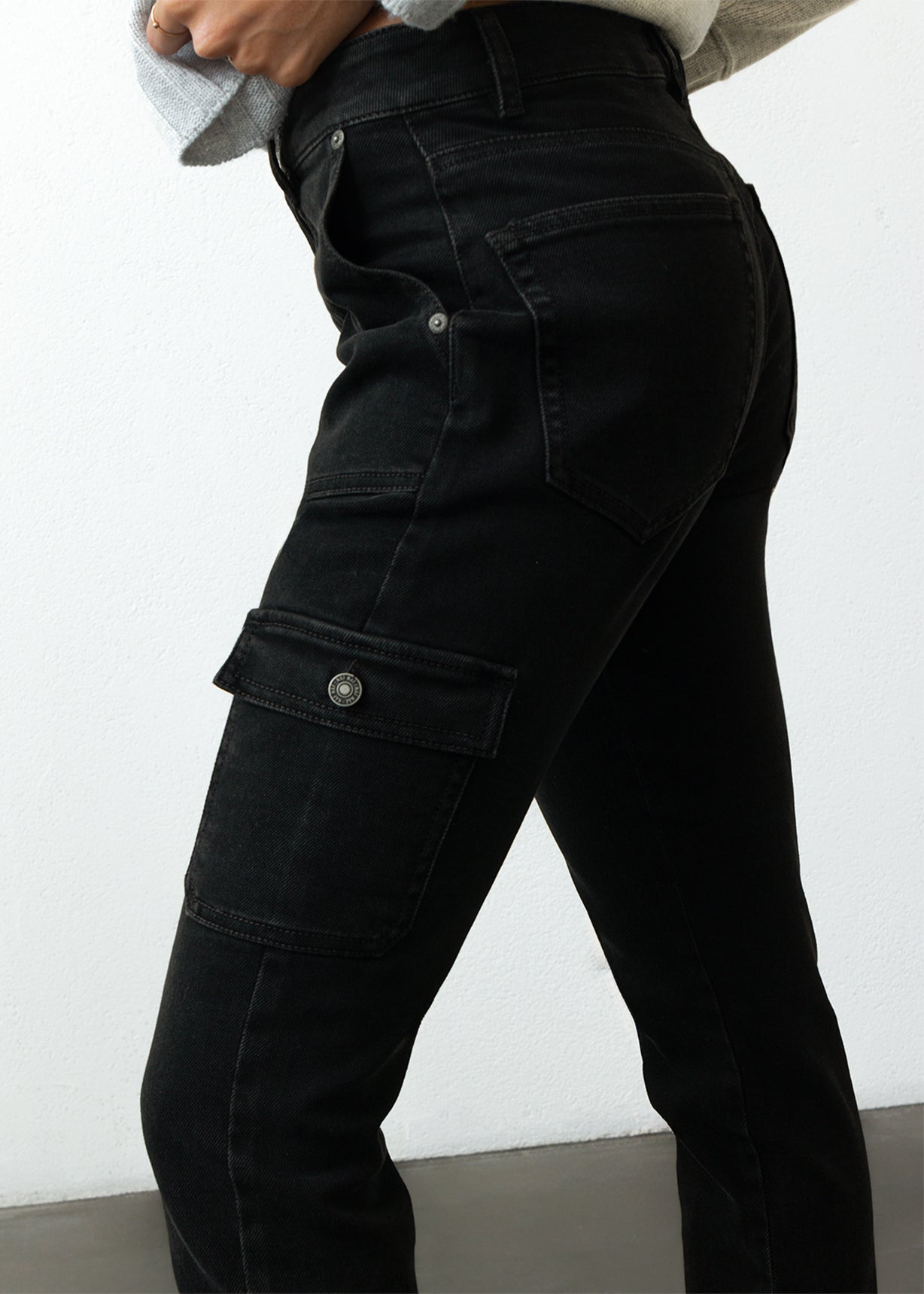Jean Skinny con bolsillos de parche - Negro 14_499F305_NEG193909_4