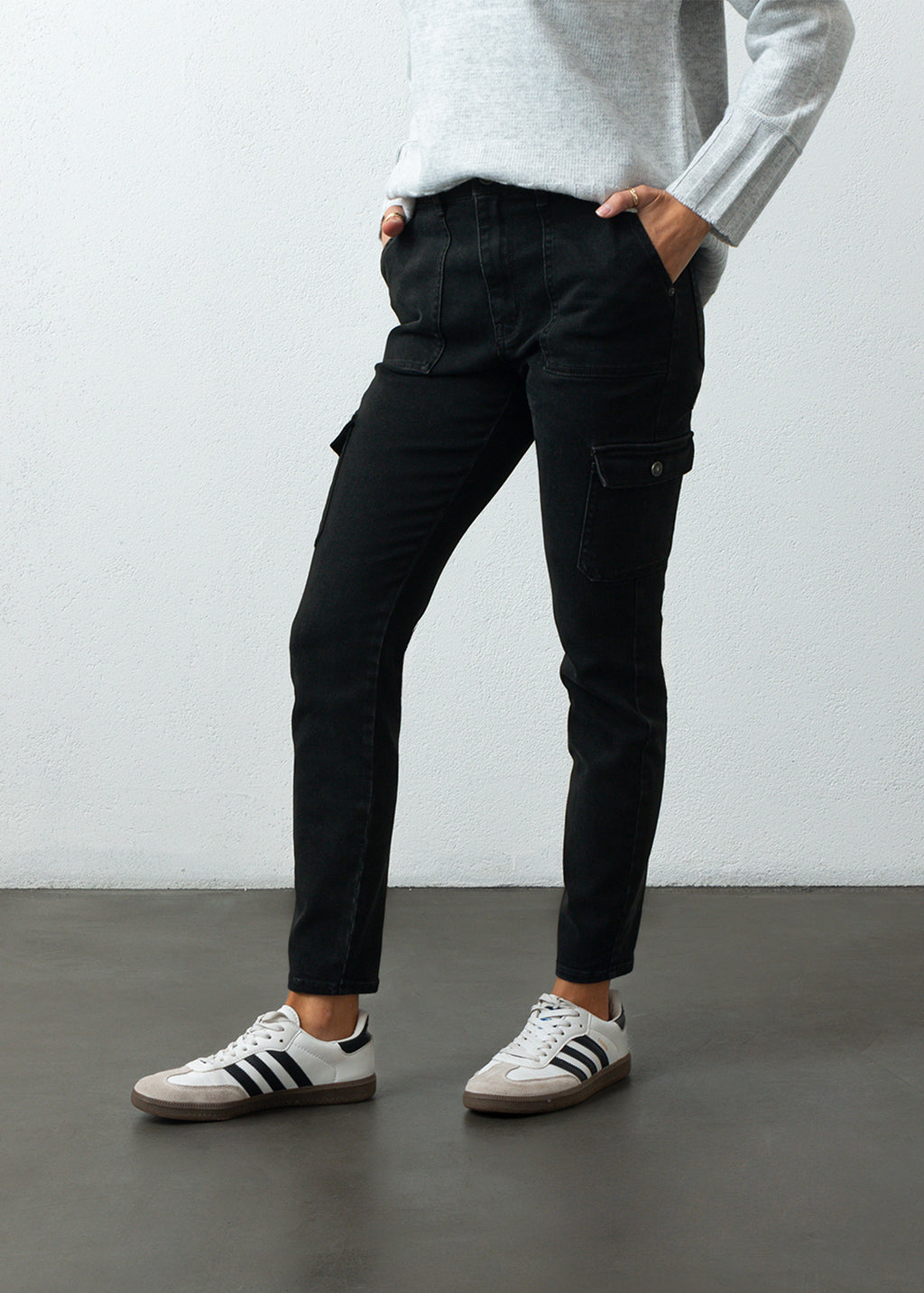 Jean Skinny con bolsillos de parche - Negro 14_499F305_NEG193909_5