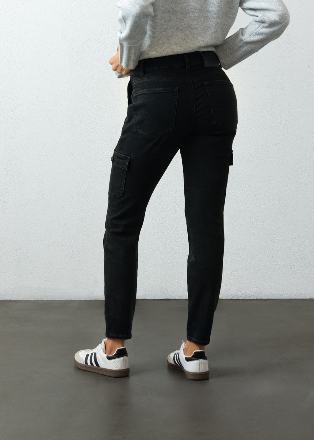 Jean Skinny con bolsillos de parche - Negro 14_499F305_NEG193909_6