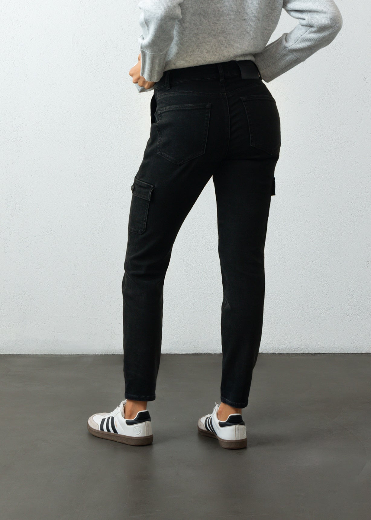 Jean Skinny con bolsillos de parche - Negro 14_499F305_NEG193909_6