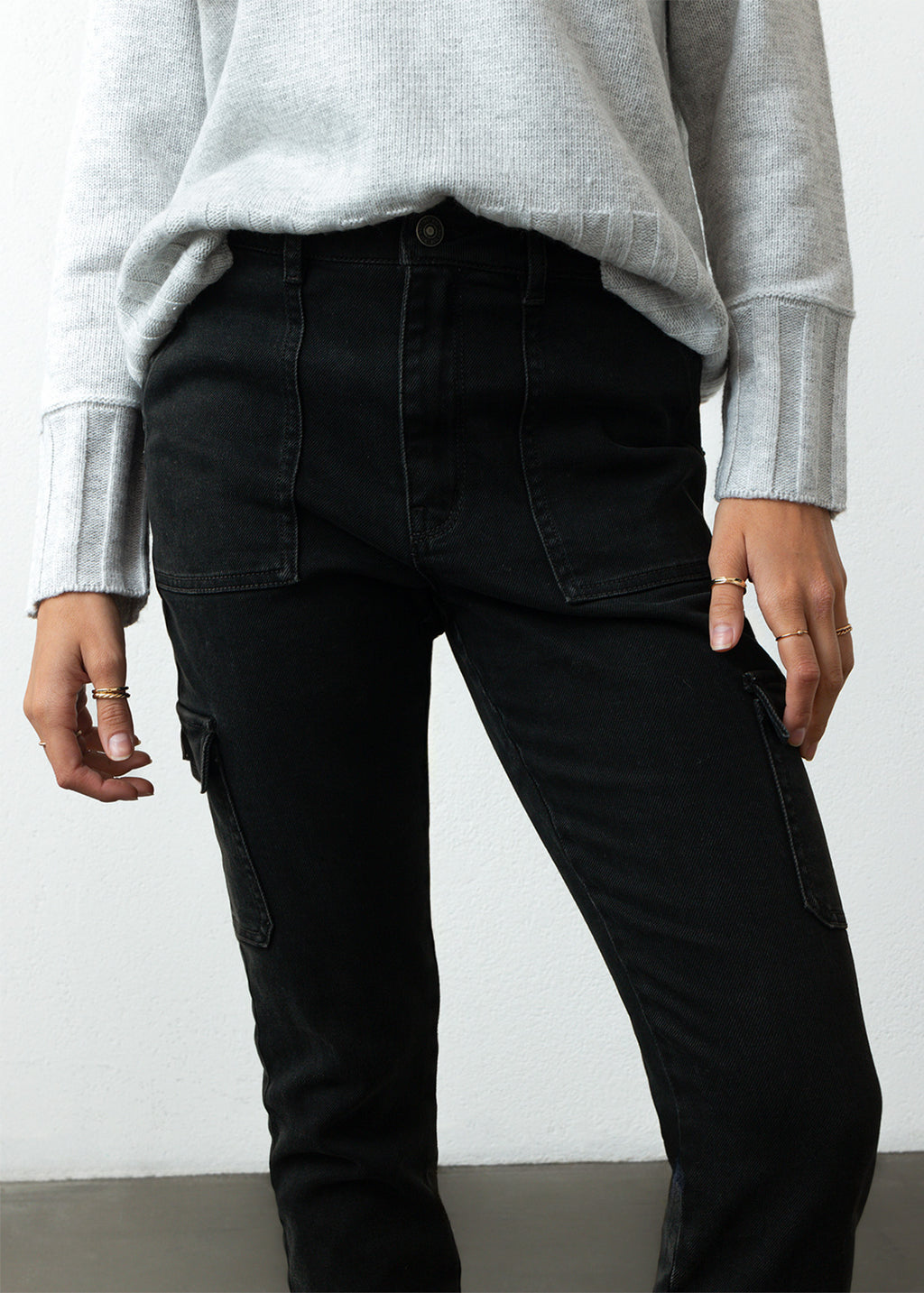 Jean Skinny con bolsillos de parche - Negro 14_499F305_NEG193909_7