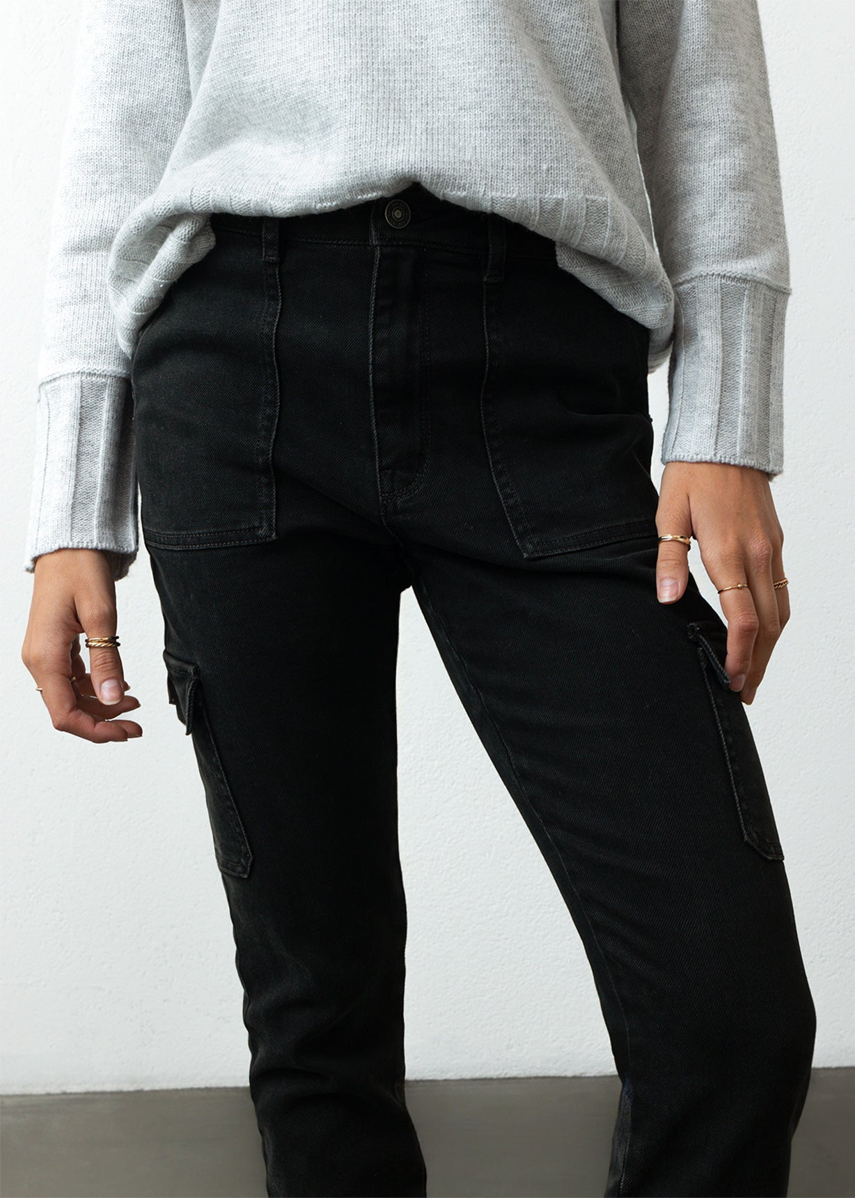 Jean Skinny con bolsillos de parche - Negro 14_499F305_NEG193909_7
