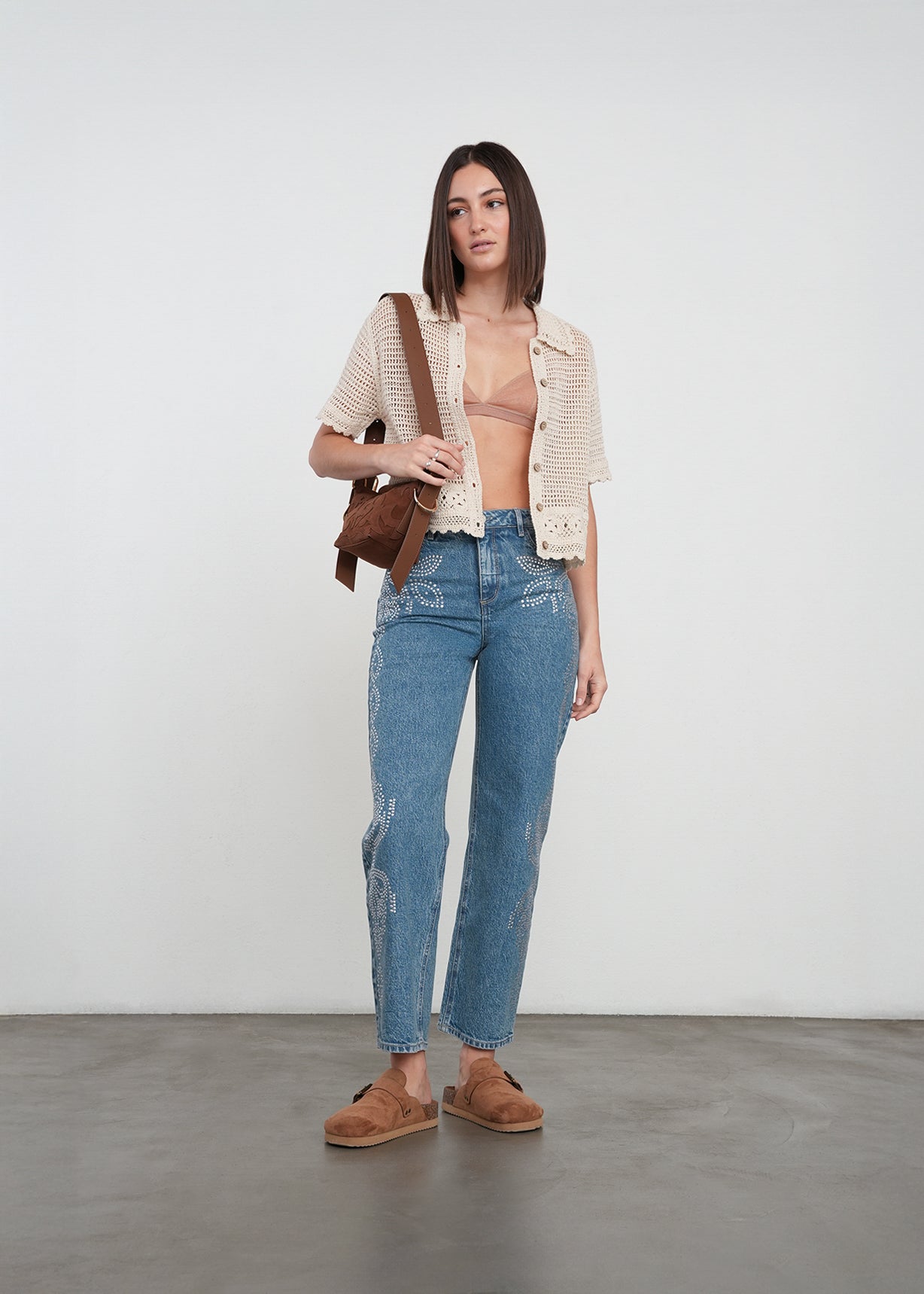Jean Straight con flores en taches - Azul 14_499G360_AZU183928_7