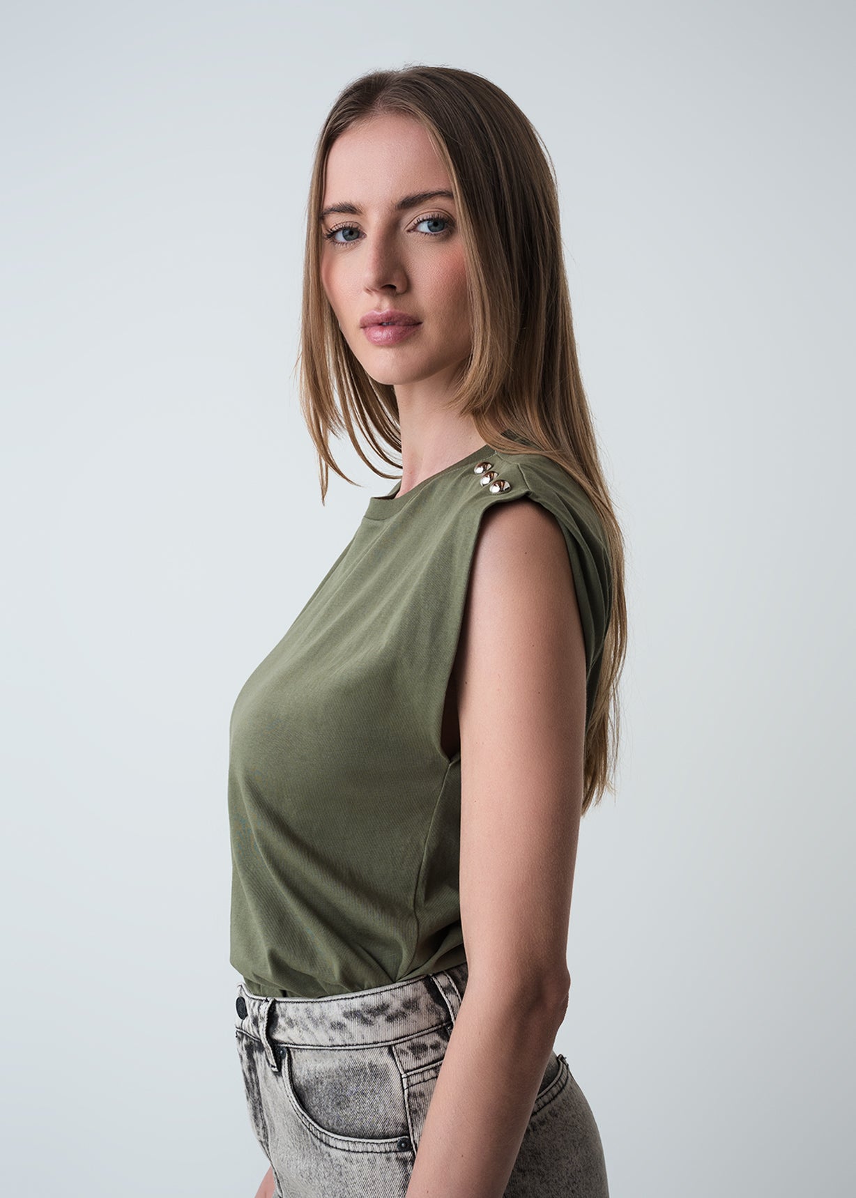 Camiseta con detalles en hombros - Verde 14_509G057_VER190510_6