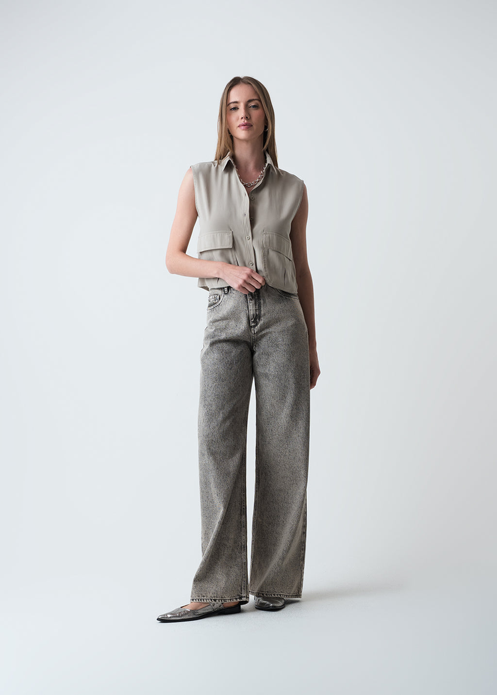 Camisa con bolsillos tipo cargo - Gris 14_519G331_GRI171107_3