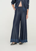 Pantalón con bordado floral - Azul 14_539G355_AZU183928_0