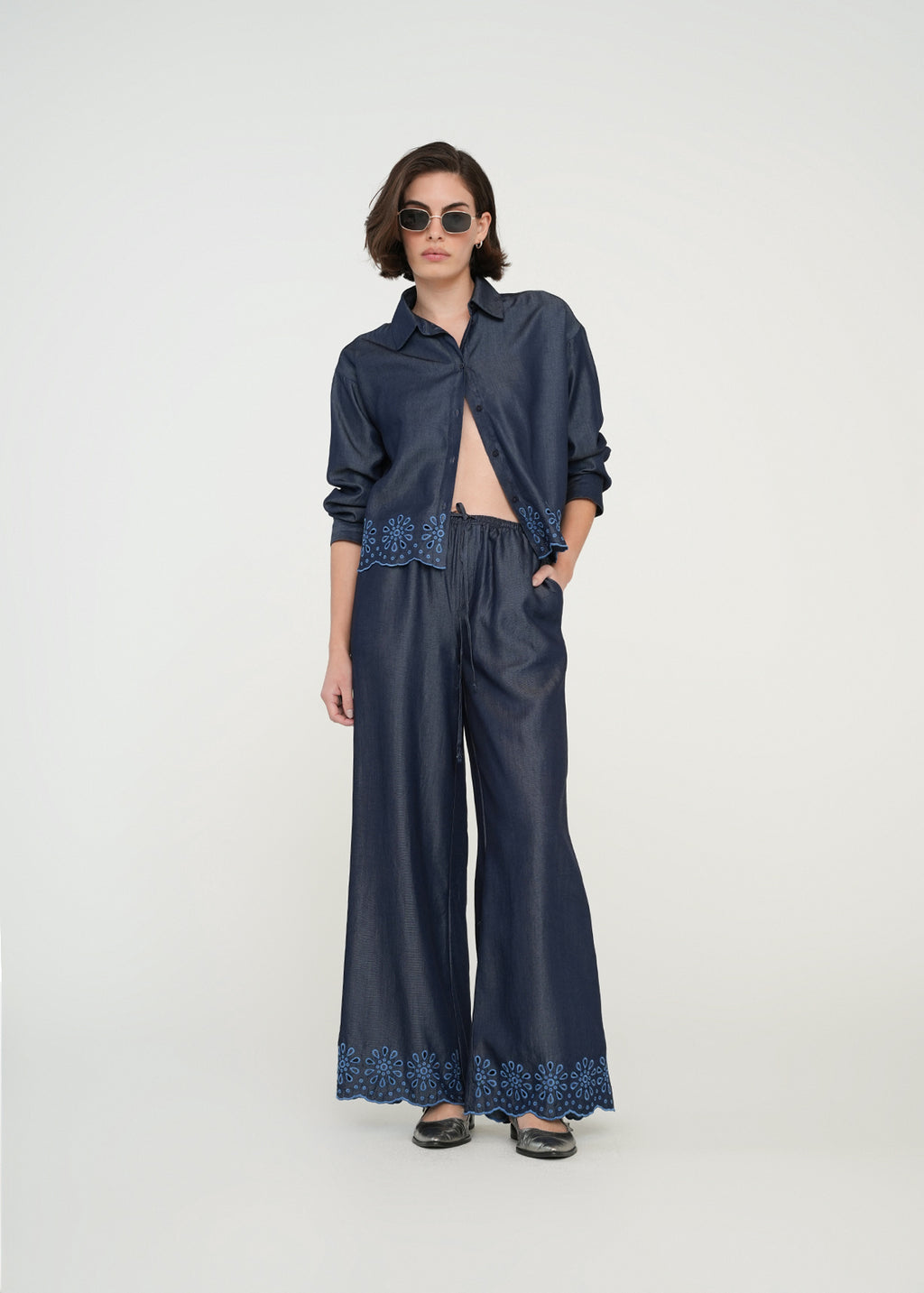 Pantalón con bordado floral - Azul 14_539G355_AZU183928_7