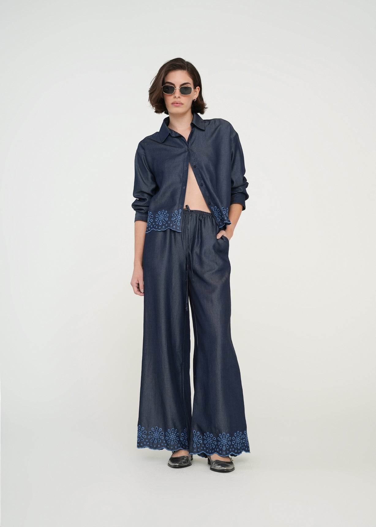 Pantalón con bordado floral - Azul 14_539G355_AZU183928_7