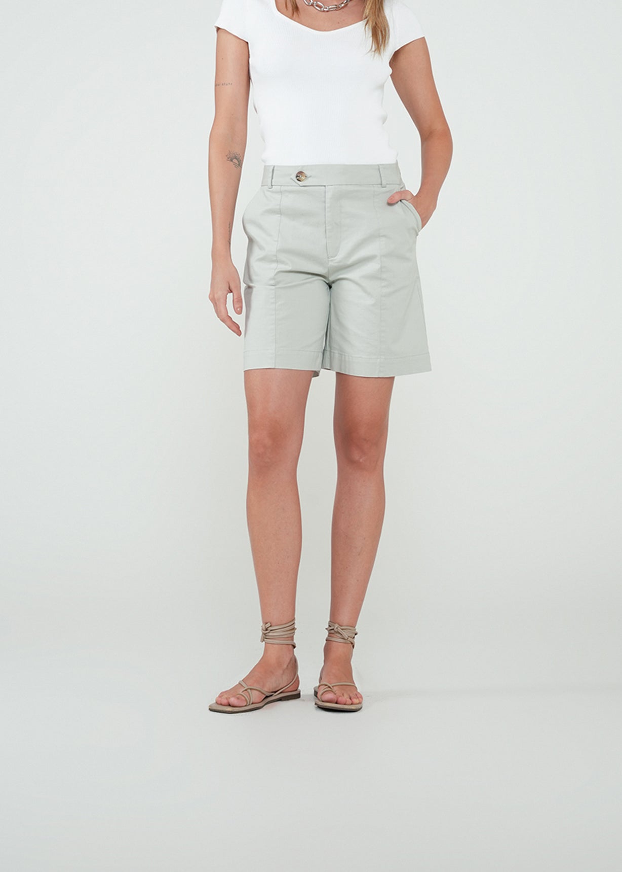Short clásico con bolsillos - Gris 14_552H305_GRI144804_5