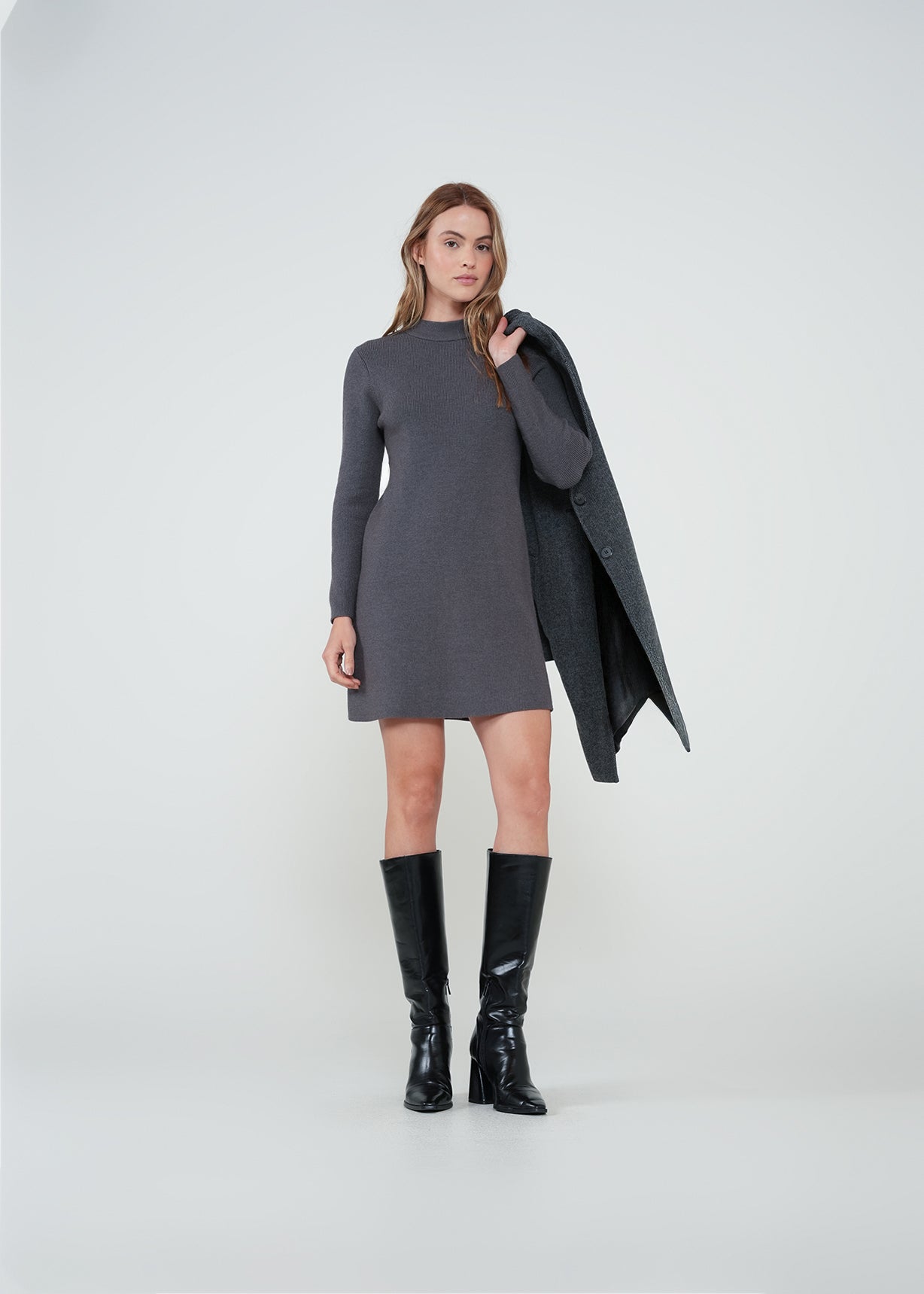 Vestido corto de manga larga - Gris 14_572H004_GRI184005_0