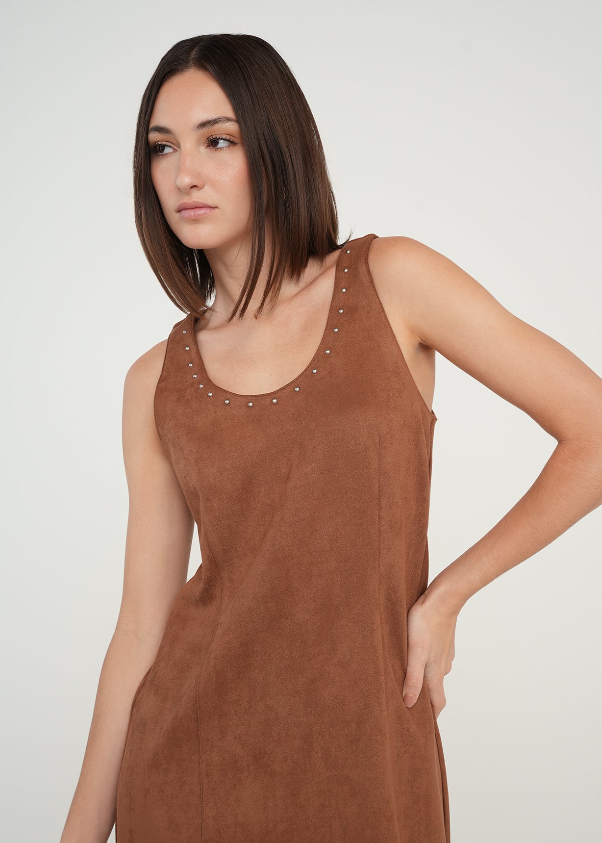 Vestido corto con taches - Café 14_579G367_CAF181048_3