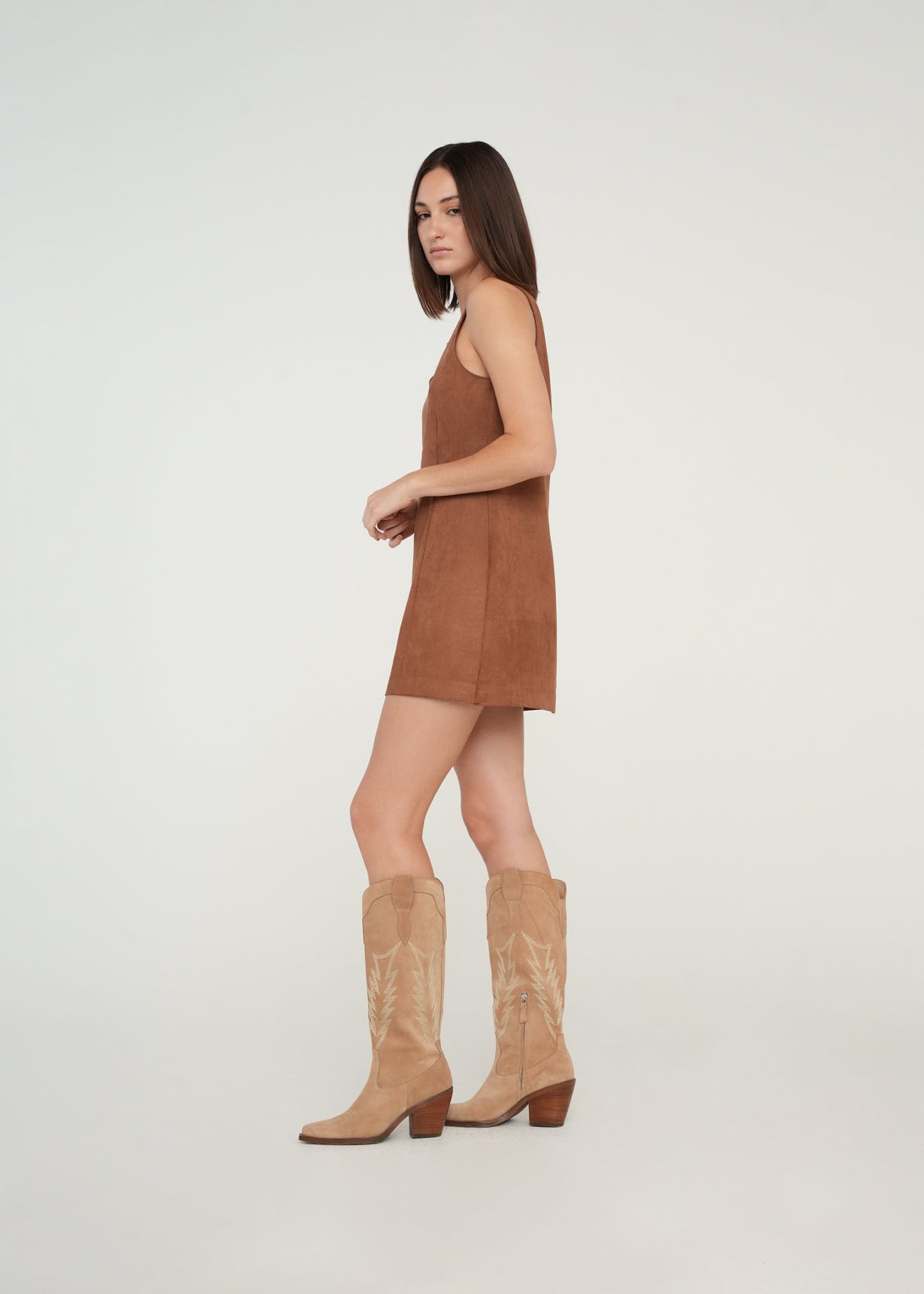 Vestido corto con taches - Café 14_579G367_CAF181048_5