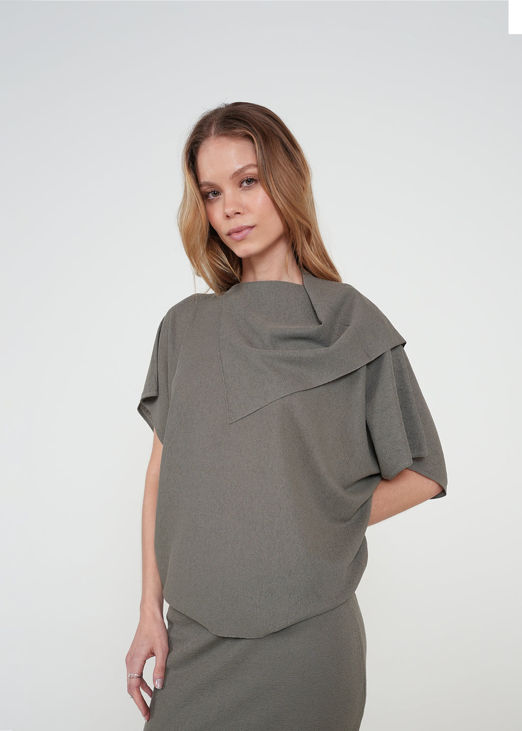 Camiseta con drapeado - Gris 14_582H002_GRI180516_0