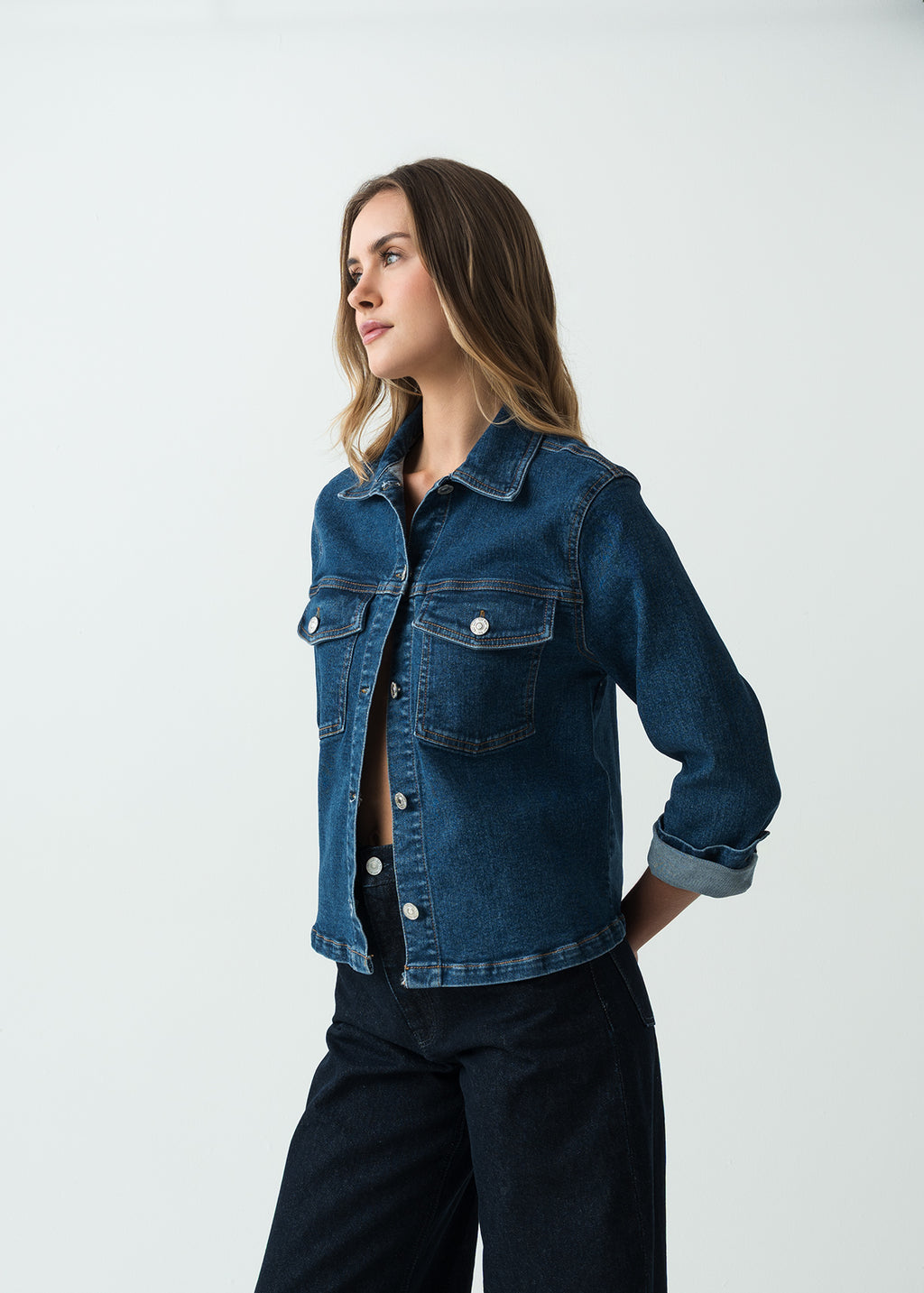 Chaqueta tipo Trucker en denim tono medio - Azul 14_720G501_AZU183928_4