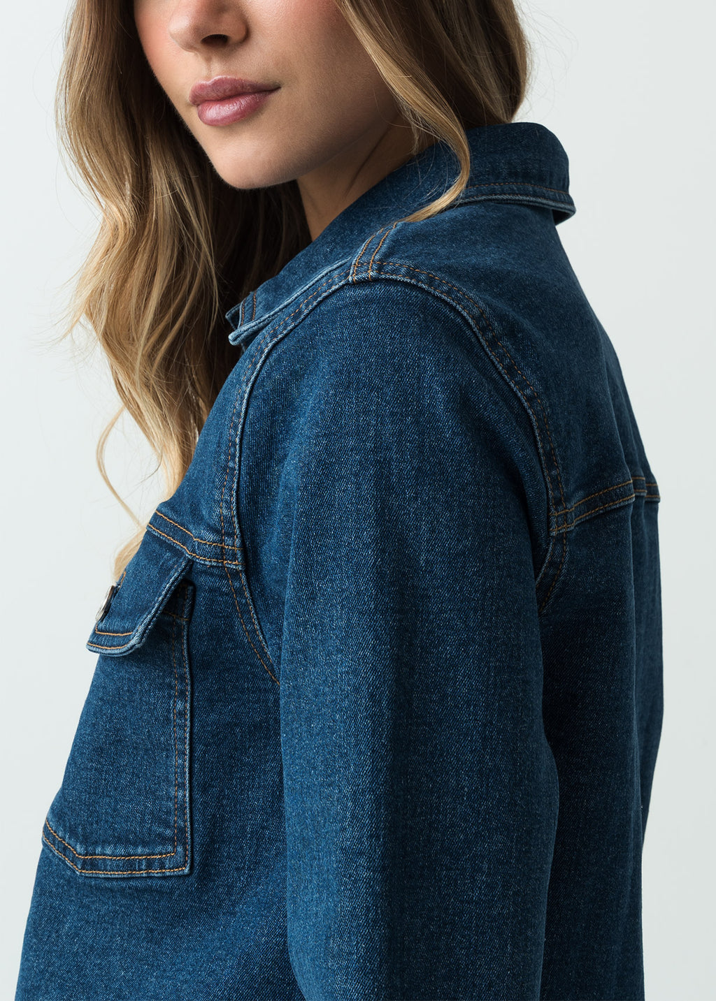 Chaqueta tipo Trucker en denim tono medio - Azul 14_720G501_AZU183928_5
