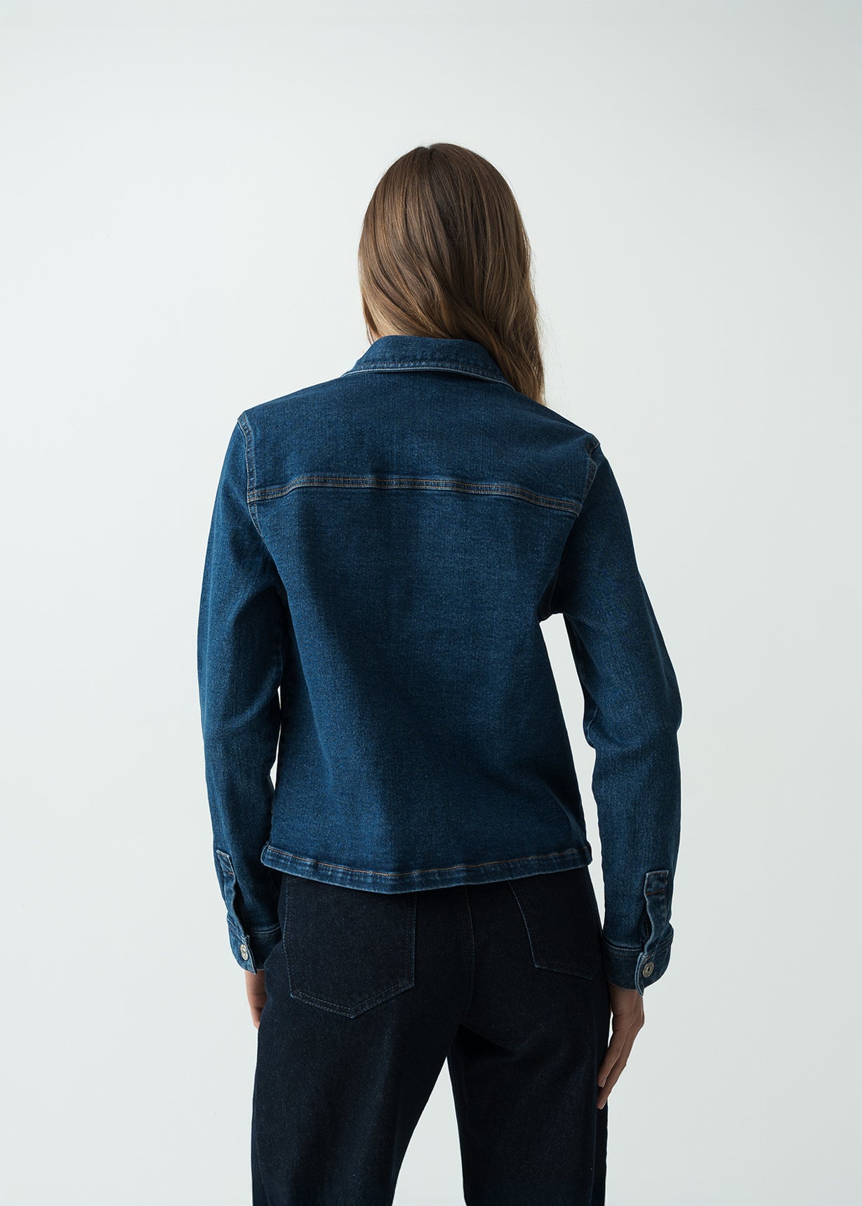 Chaqueta tipo Trucker en denim tono medio - Azul 14_720G501_AZU183928_6