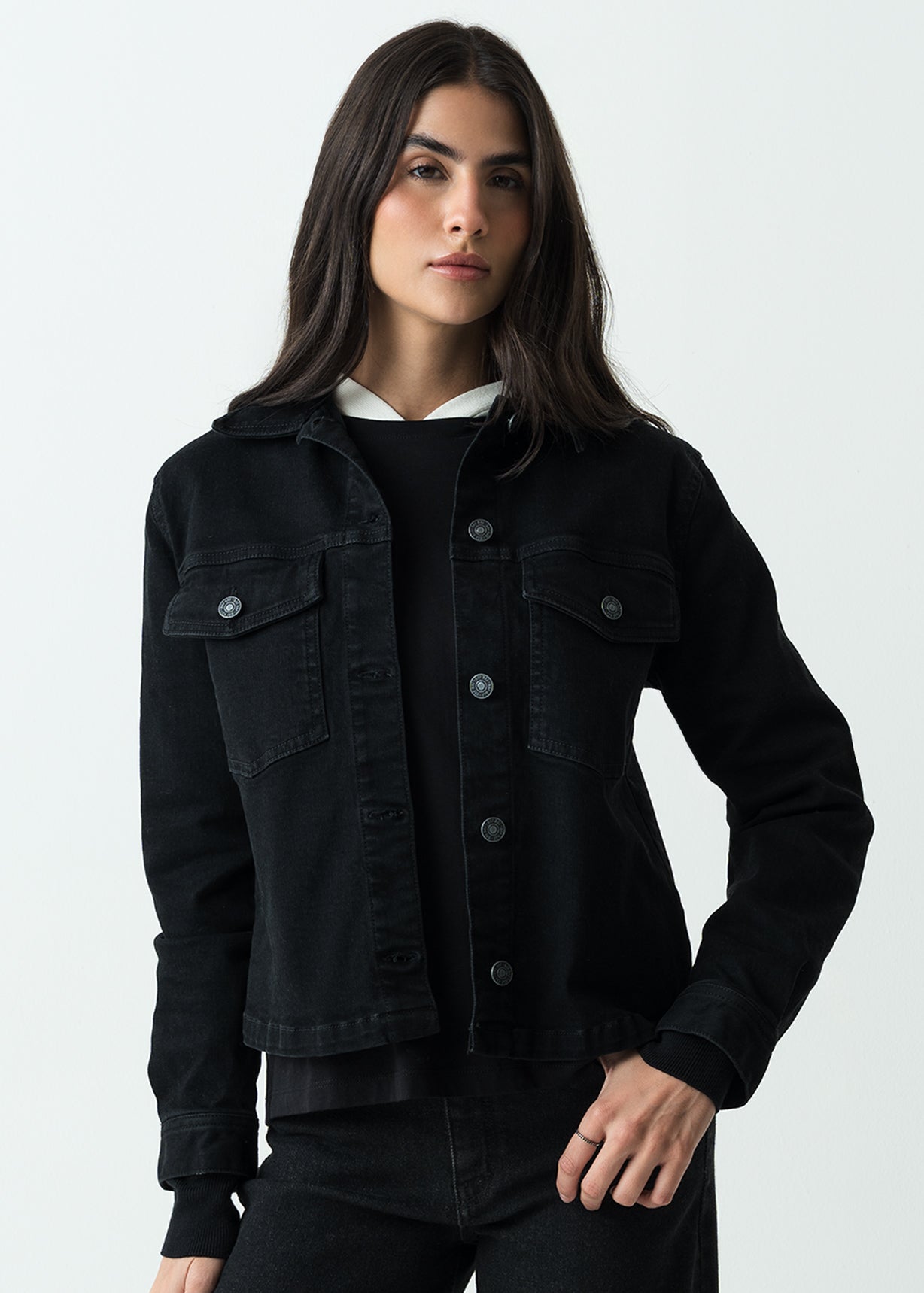 Chaqueta tipo Trucker en black denim - Negro 14_720G502_NEG193909_0