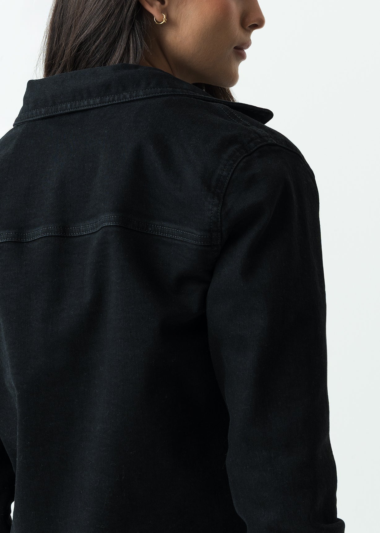 Chaqueta tipo Trucker en black denim - Negro 14_720G502_NEG193909_6