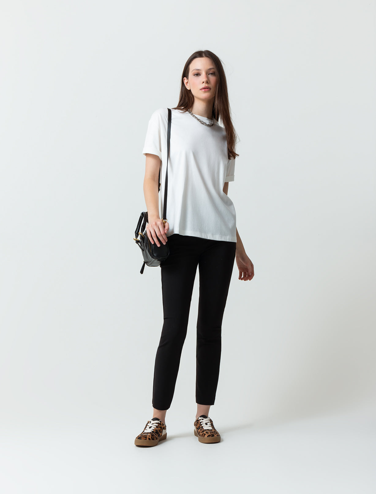 Pantalón Skinny fit - Negro 14_730D504_A02759_3