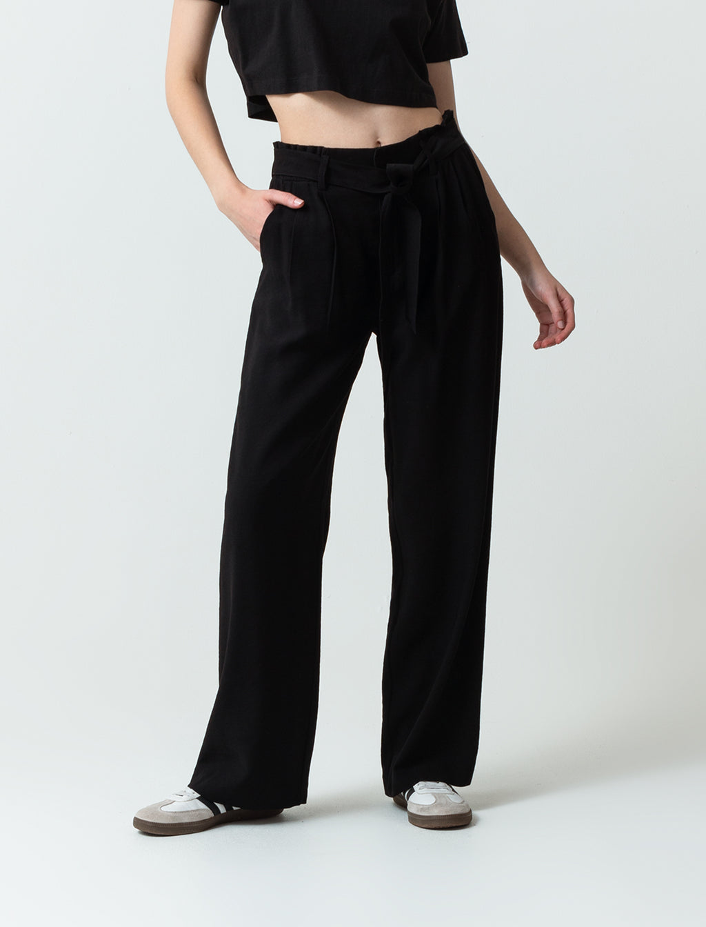 Pantalón con cinturón ajustable - Negro 14_730E503_NEG193909_0