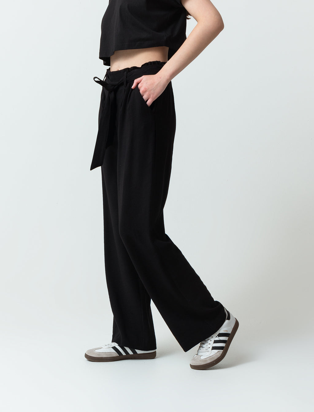 Pantalón con cinturón ajustable - Negro 14_730E503_NEG193909_4