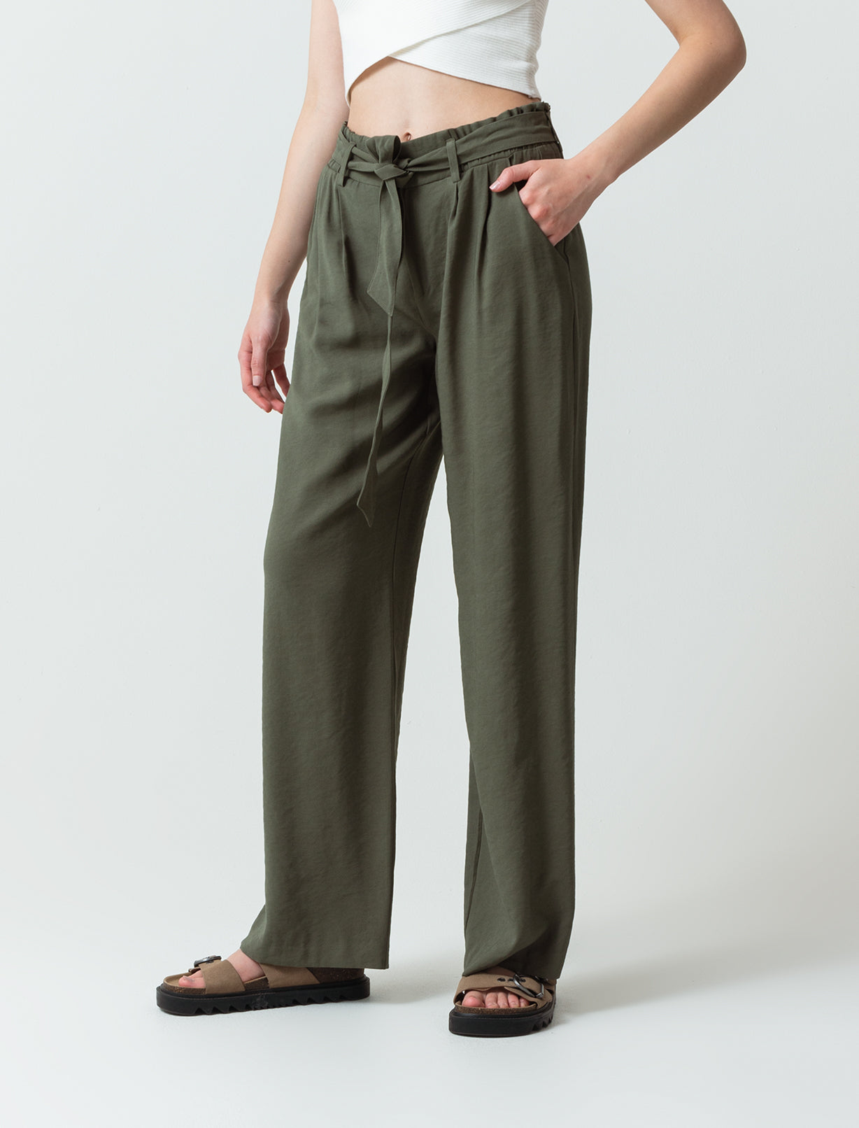 Pantalón con cinturón ajustable - Verde 14_730E503_VER190622_0