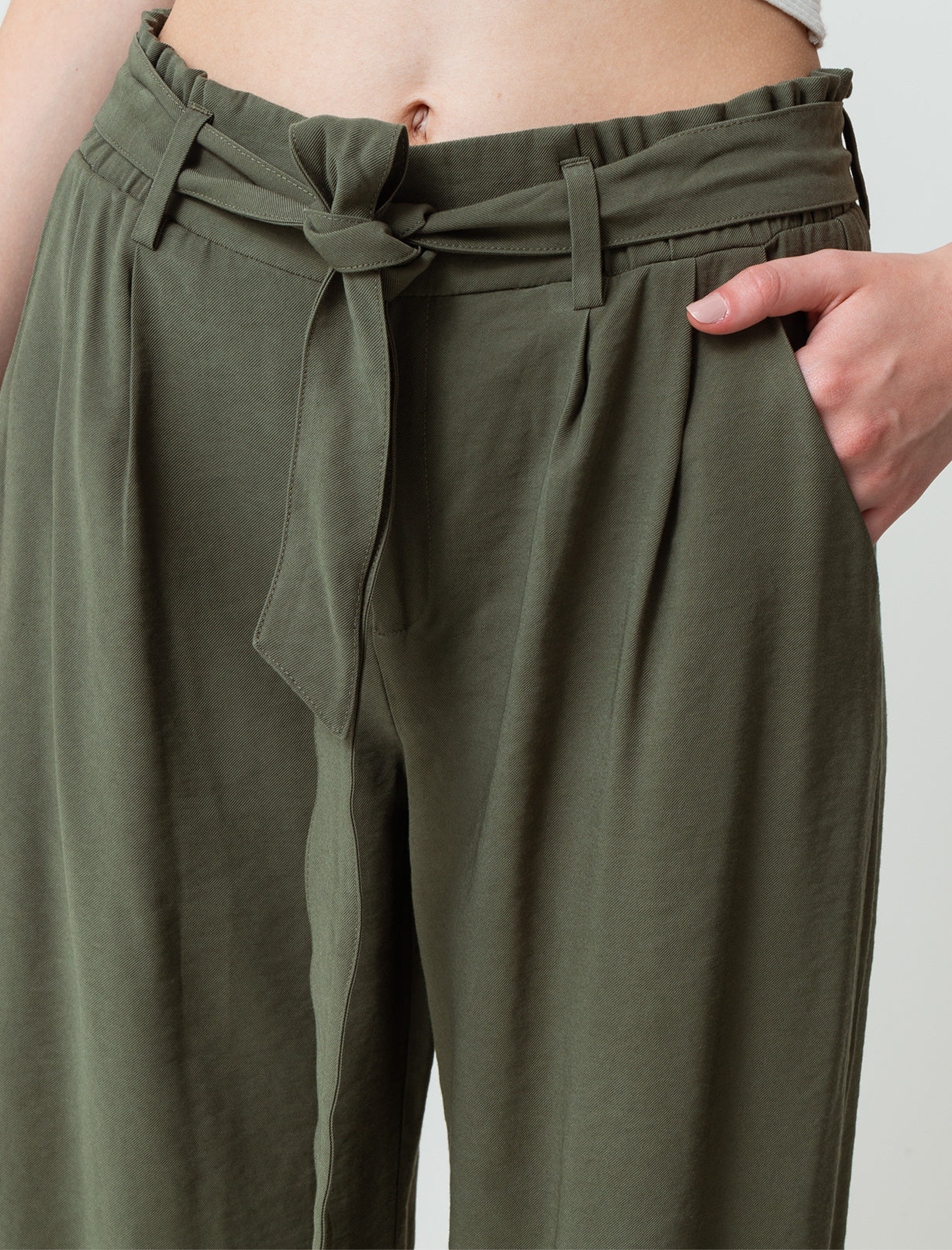 Pantalón con cinturón ajustable - Verde 14_730E503_VER190622_4