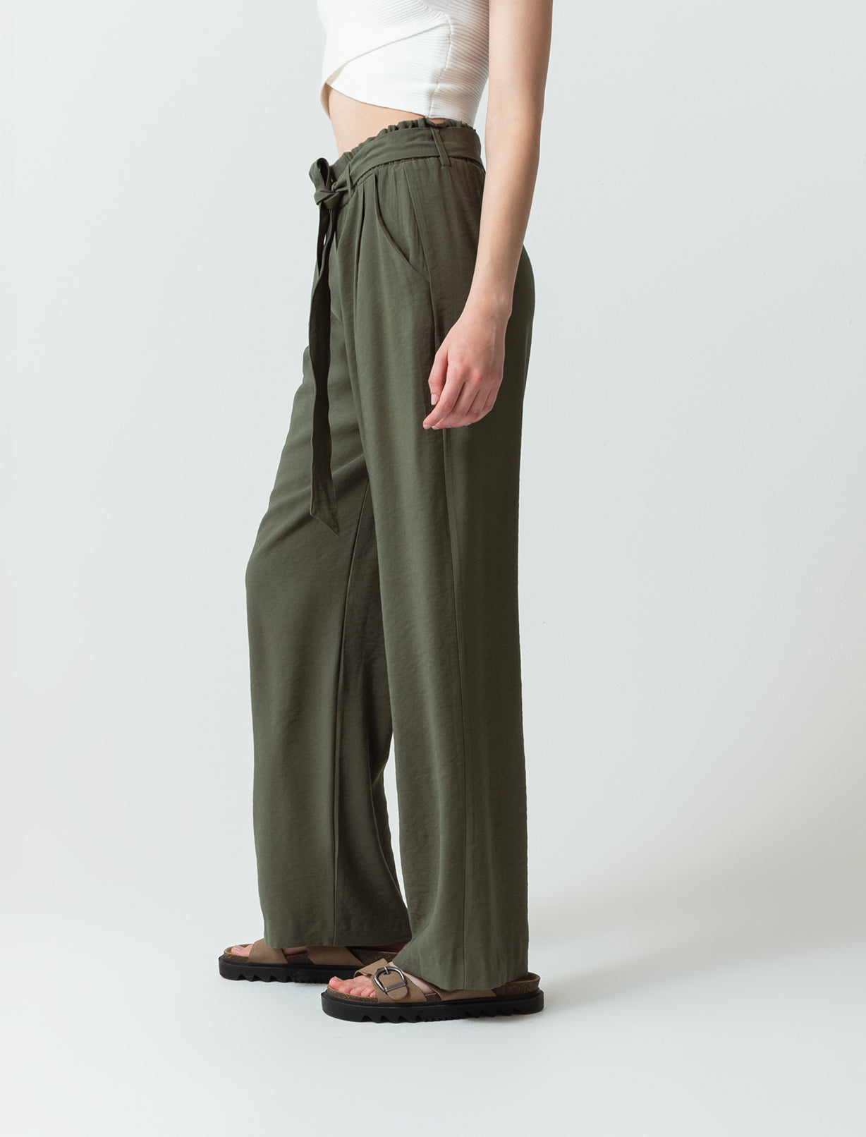 Pantalón con cinturón ajustable - Verde 14_730E503_VER190622_5