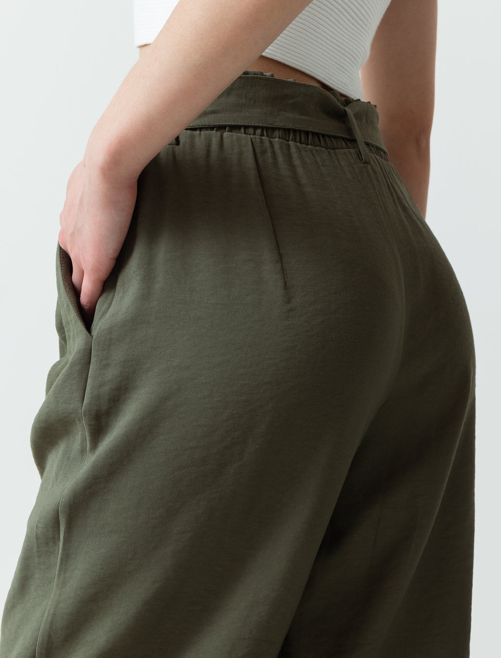 Pantalón con cinturón ajustable - Verde 14_730E503_VER190622_6