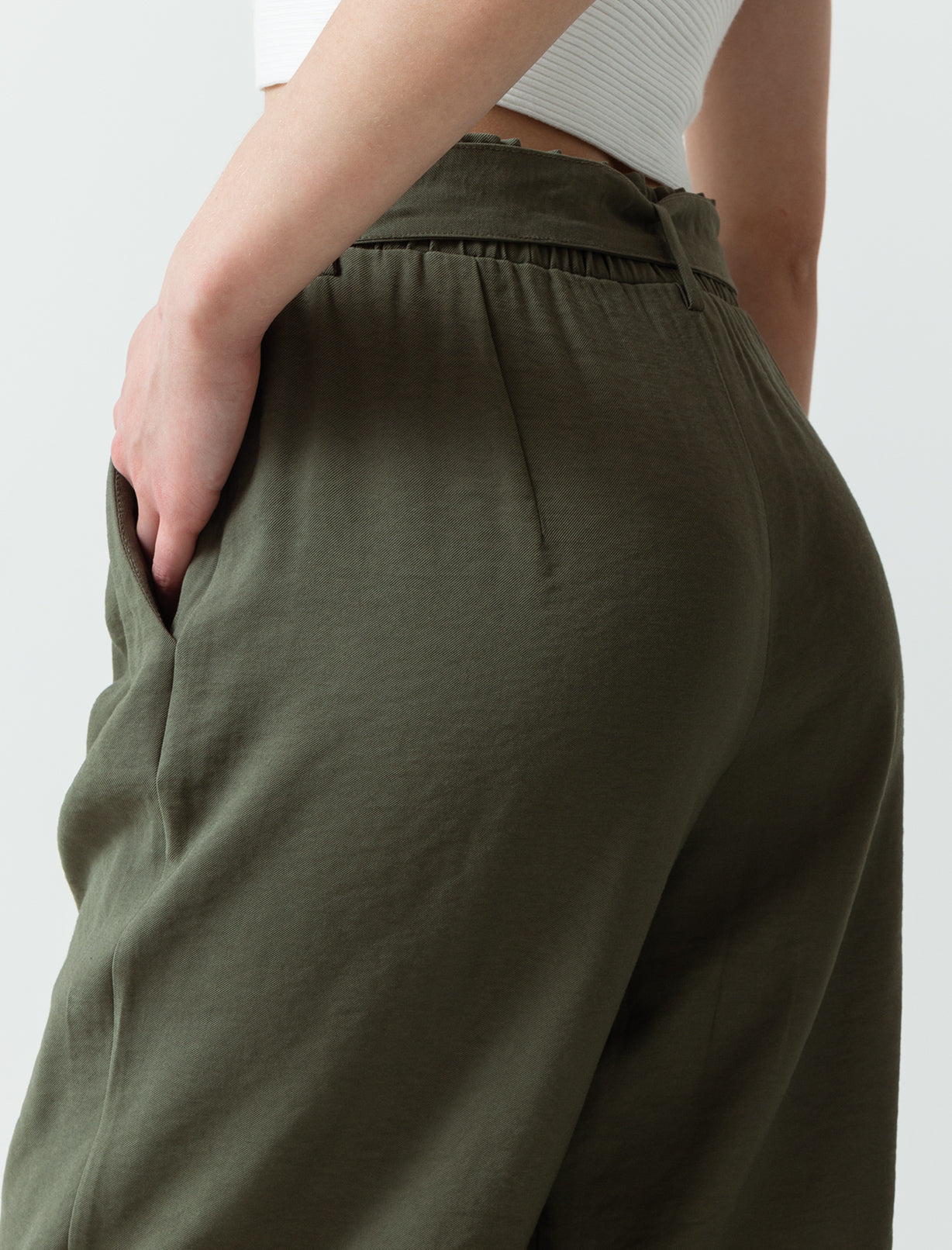 Pantalón con cinturón ajustable - Verde 14_730E503_VER190622_6