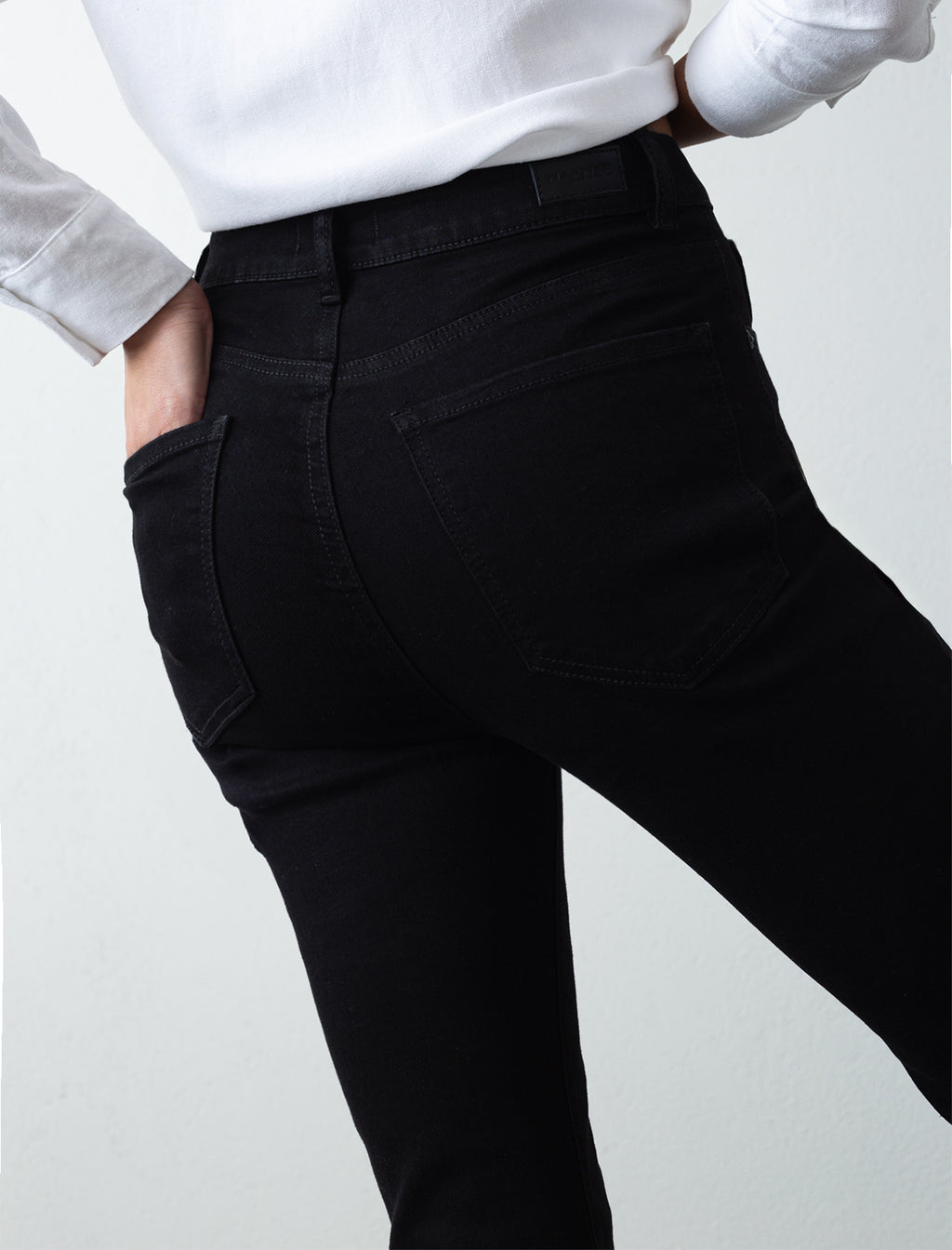 Jean con bota ancha - Negro 14_790D105_A02759_4