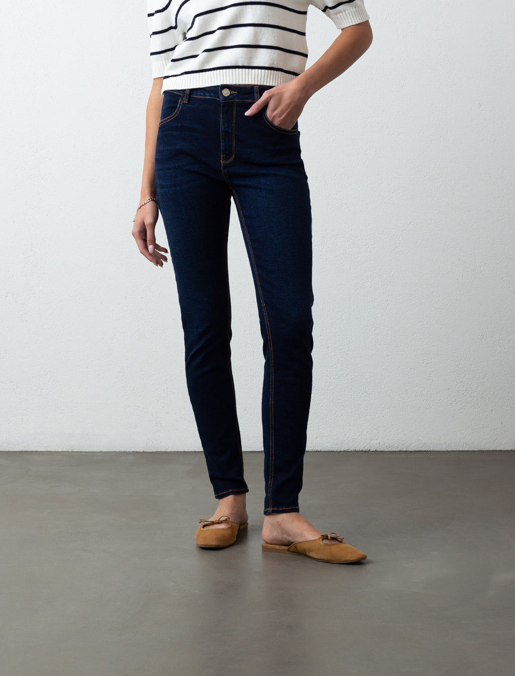 Jean para mujer tono oscuro Jegging tiro medio alto Anna infaltable - Azul 14_790E500_AZU183928_0