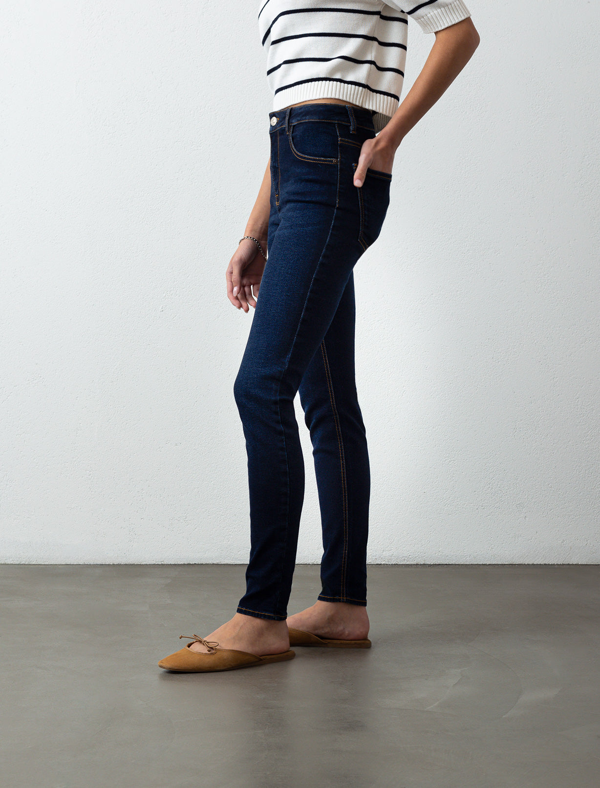 Jean para mujer tono oscuro Jegging tiro medio alto Anna infaltable - Azul 14_790E500_AZU183928_5