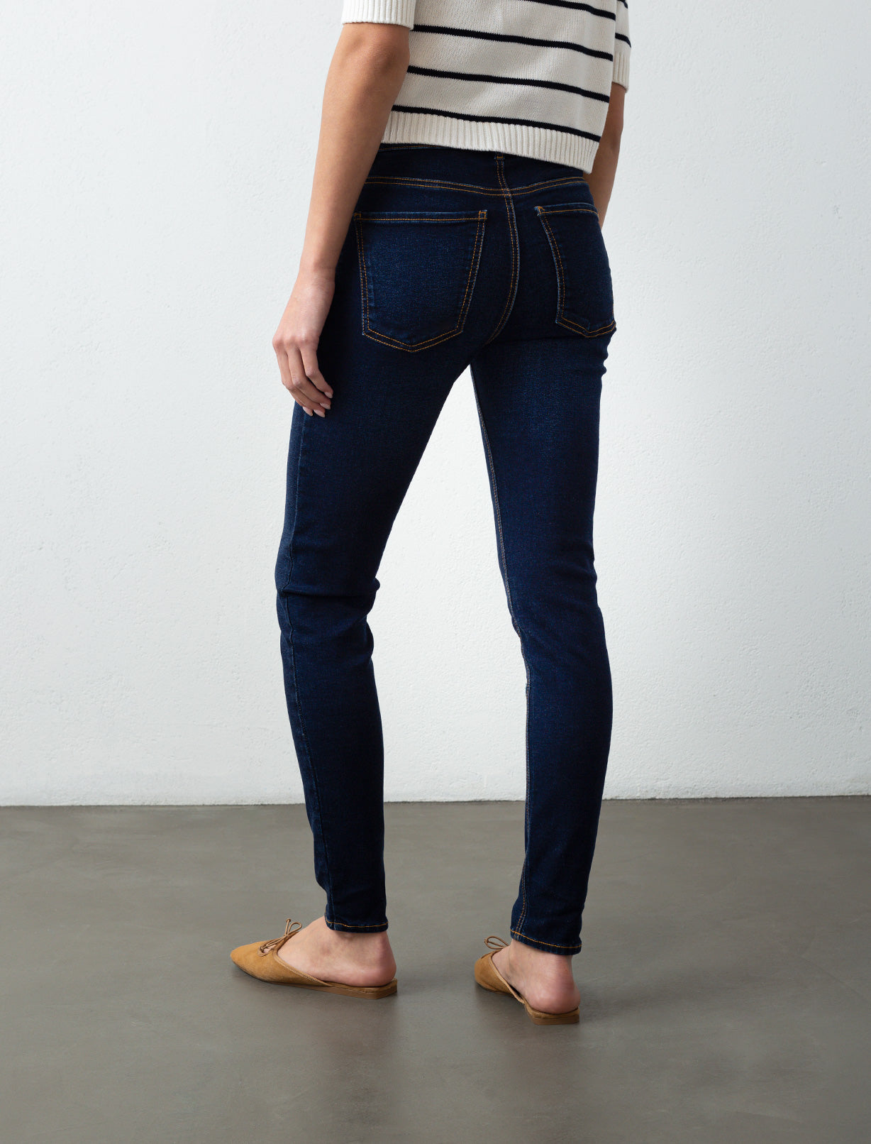 Jean para mujer tono oscuro Jegging tiro medio alto Anna infaltable - Azul 14_790E500_AZU183928_7