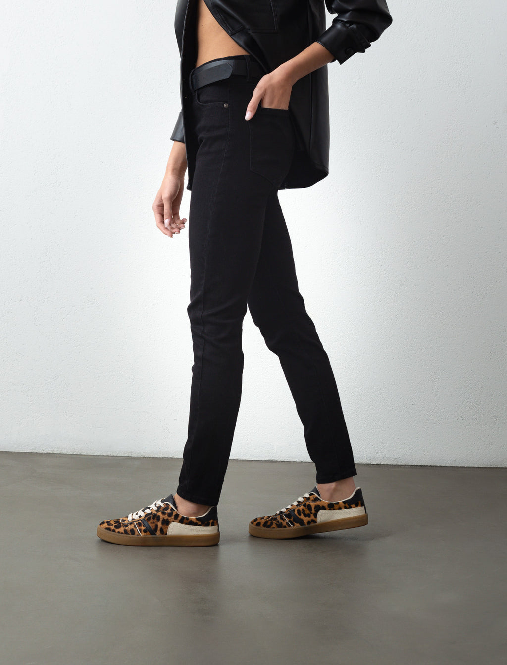 Jean para mujer tono oscuro Skinny tiro alto Anna infaltable - Negro 14_790E502_NEG193909_3