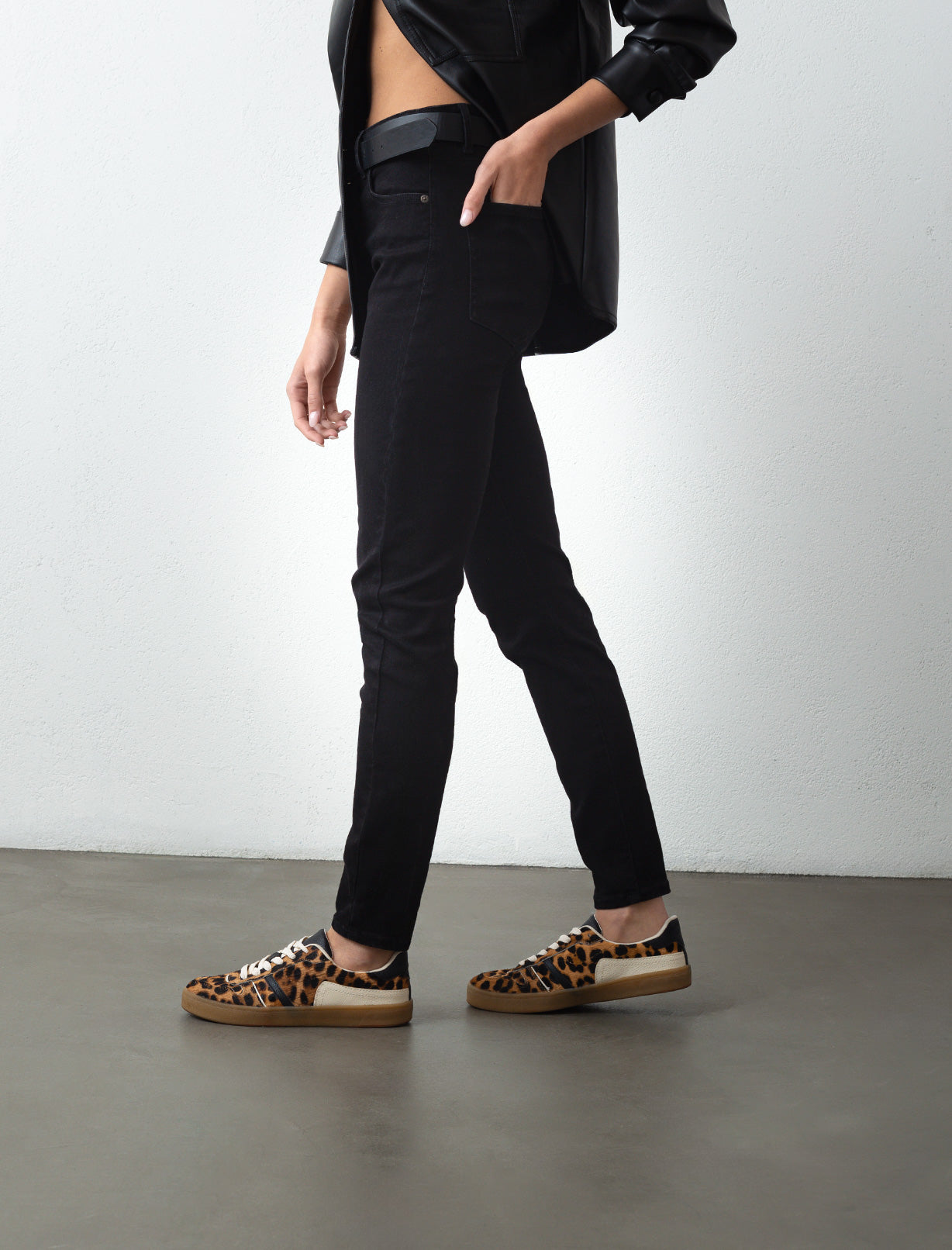 Jean para mujer tono oscuro Skinny tiro alto Anna infaltable - Negro 14_790E502_NEG193909_3
