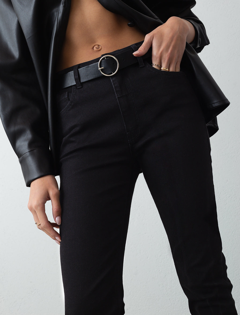 Jean para mujer tono oscuro Skinny tiro alto Anna infaltable - Negro 14_790E502_NEG193909_6