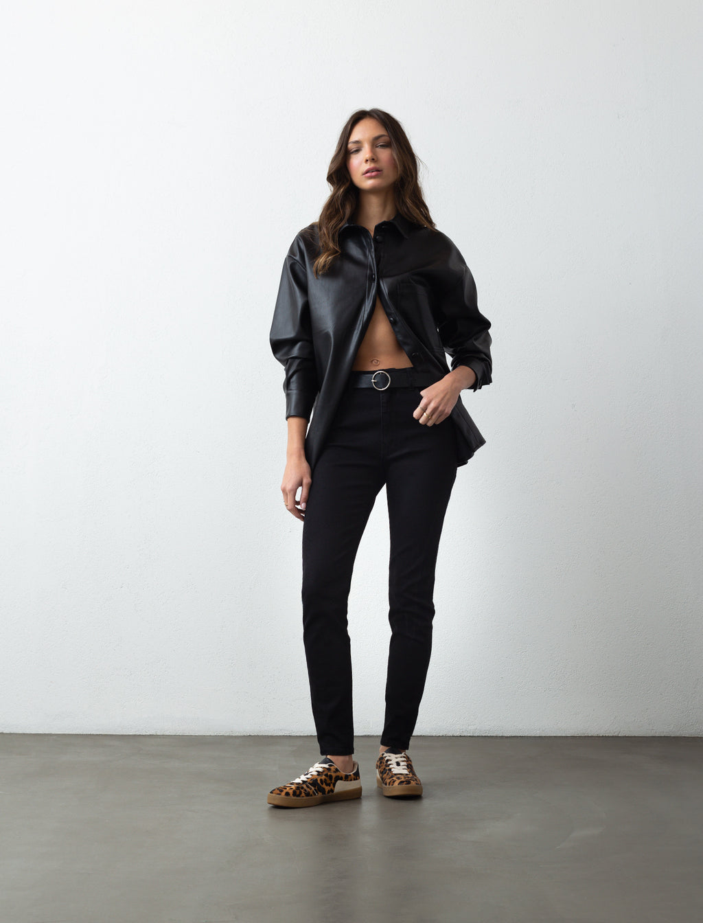 Jean para mujer tono oscuro Skinny tiro alto Anna infaltable - Negro 14_790E502_NEG193909_7