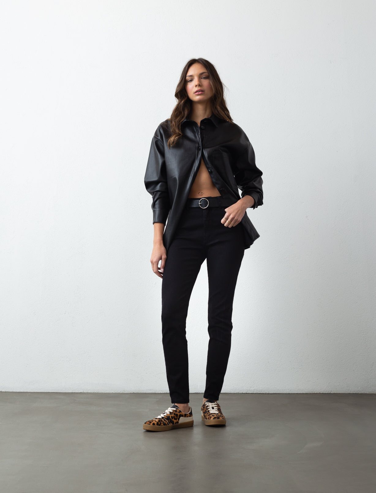 Jean para mujer tono oscuro Skinny tiro alto Anna infaltable - Negro 14_790E502_NEG193909_7